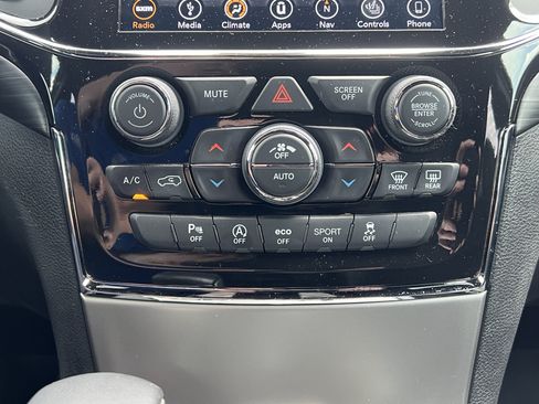 Used 2019 Jeep Grand Cherokee Altitude RWD image 30