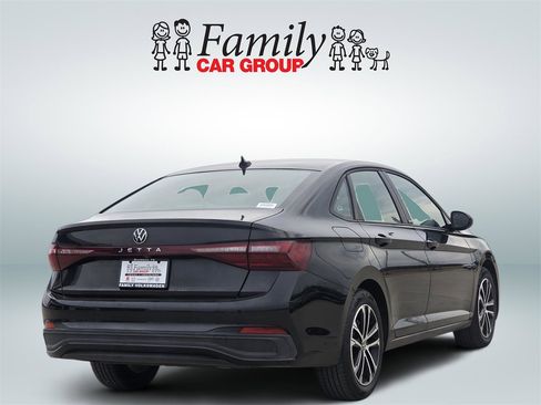 Used 2025 Volkswagen Jetta Sport image 4