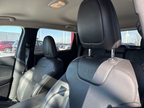 Used 2015 Jeep Cherokee Limited image 12