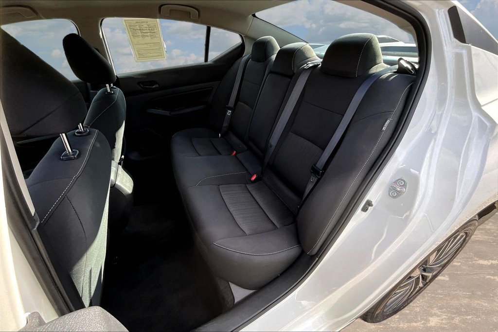 Used 2025 Nissan Altima 2.5 SV AWD/4WD image 24
