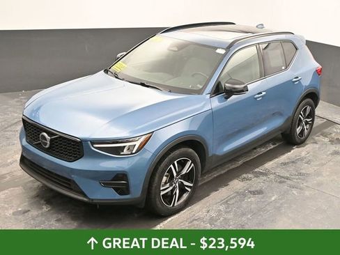 Used 2024 Volvo XC40 B5 Core image 39