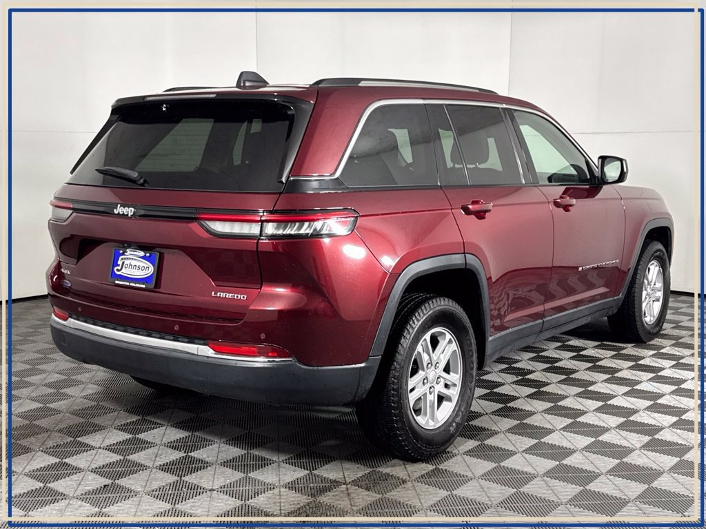 Used 2023 Jeep Grand Cherokee Laredo AWD/4WD image 8
