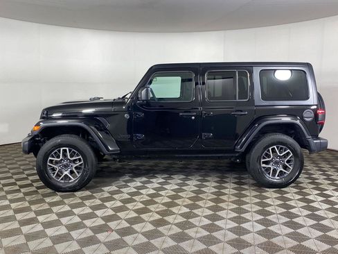 Used 2026 Jeep Wrangler Unlimited Sahara AWD/4WD image 5
