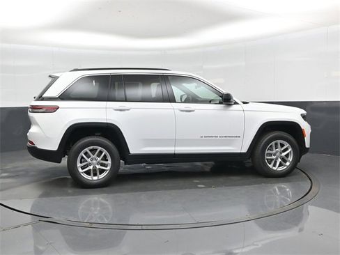 New 2025 Jeep Grand Cherokee Laredo X image 7