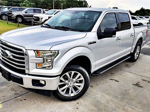 Used 2017 Ford F150 XLT w/ Equipment Group 302A Luxury RWD image 3