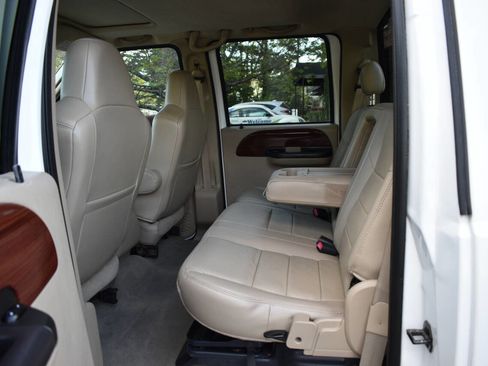 Used 2006 Ford F350 Lariat image 10