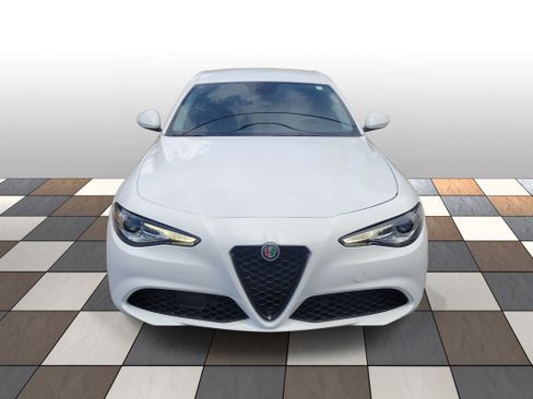 Used 2017 Alfa Romeo Giulia RWD image 2