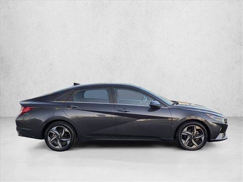 Certified 2022 Hyundai Elantra SEL w/ Convenience + Premium Package image 4