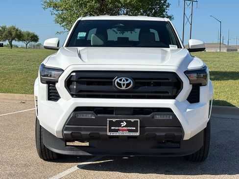 Certified 2025 Toyota Tacoma SR5 AWD/4WD image 3