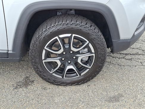 Certified 2024 Jeep Compass Trailhawk w/ Trailhawk Elite Group AWD/4WD image 19