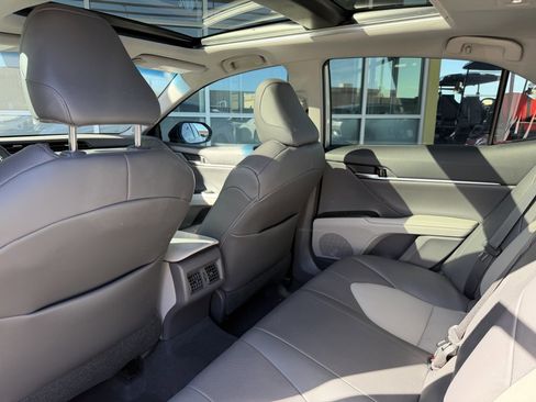 Used 2020 Toyota Camry XLE image 31