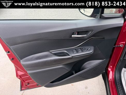 Used 2018 Toyota C-HR XLE FWD image 16