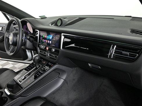 Certified 2026 Porsche Macan AWD/4WD image 24