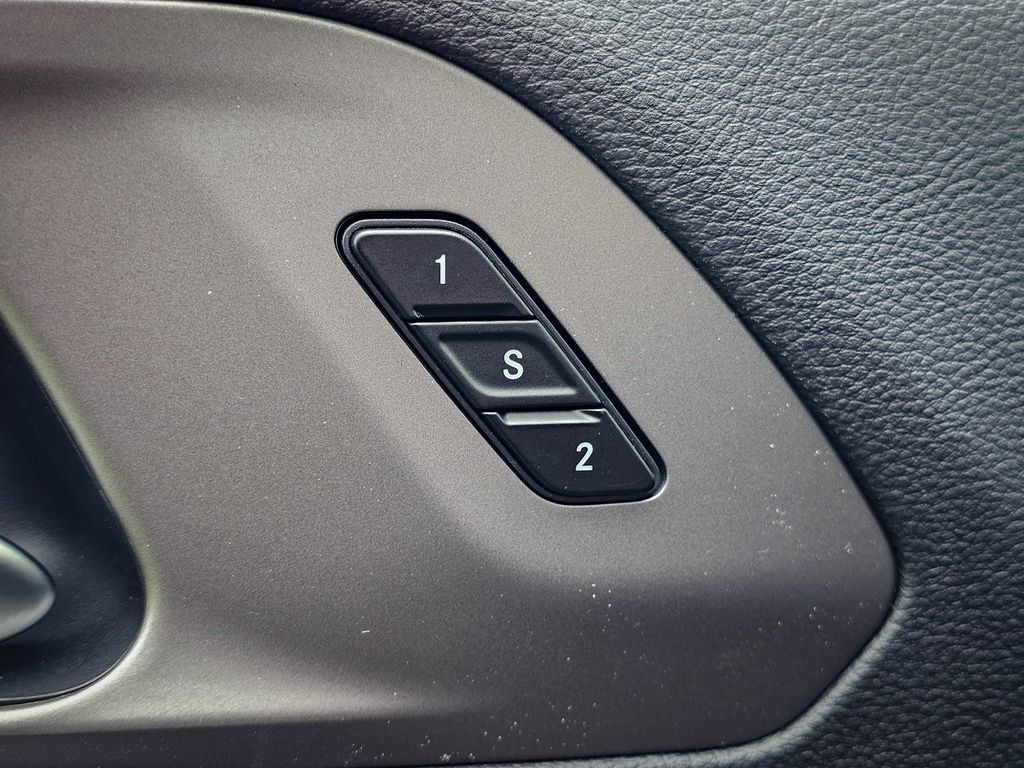 New 2027 Chrysler Pacifica Select AWD/4WD image 11