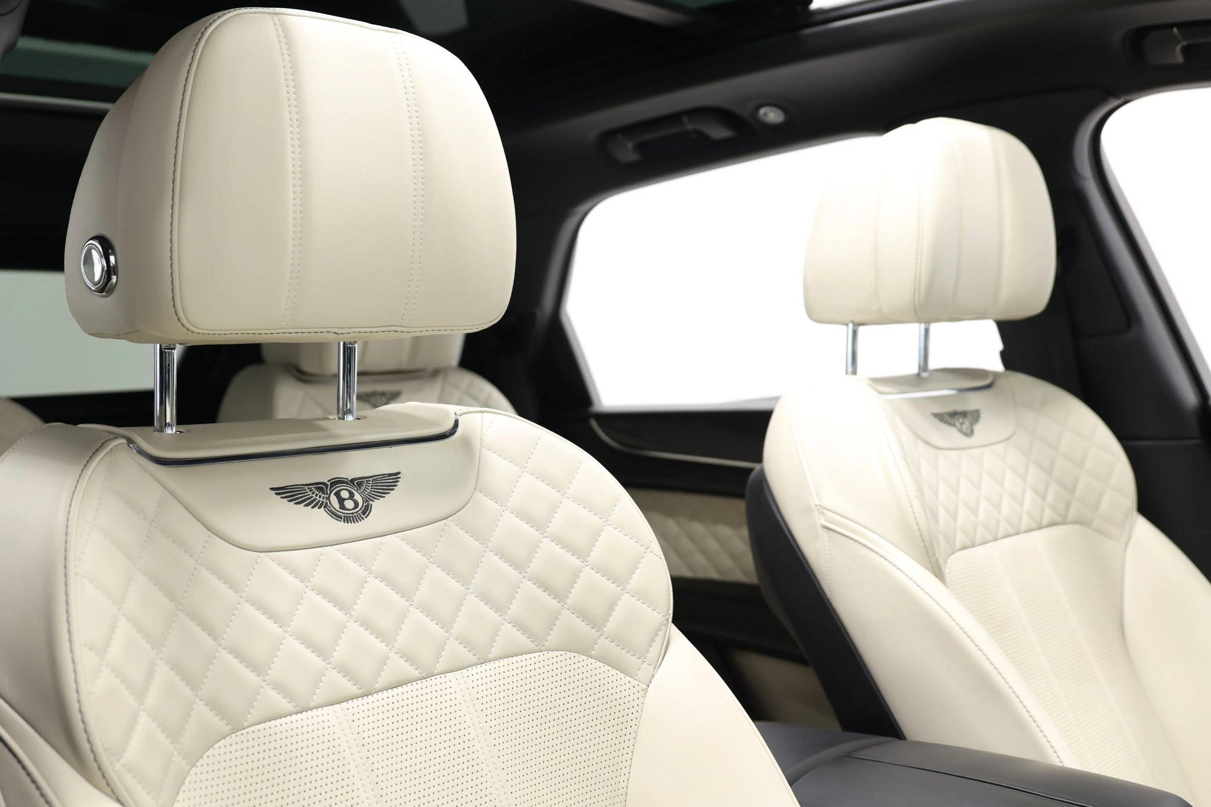 Used 2017 Bentley Bentayga AWD/4WD image 92