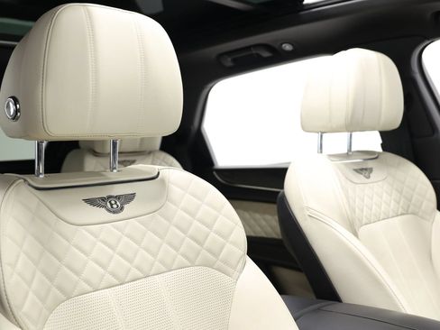 Used 2017 Bentley Bentayga AWD/4WD image 92