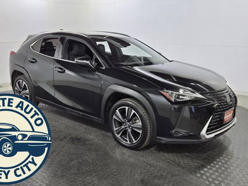 Used 2021 Lexus UX 200 image 1