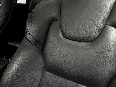 Used 2018 Volvo XC90 T8 Momentum w/ Convenience Package image 18