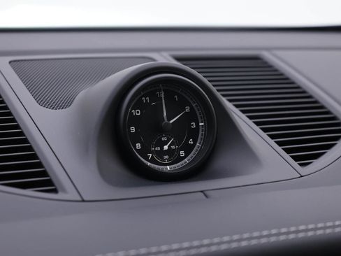 Used 2025 Porsche Macan image 22