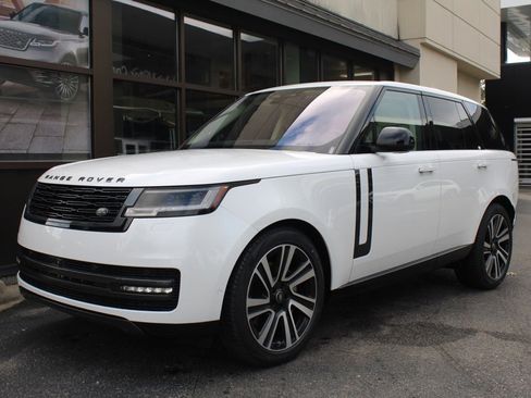 Used 2023 Land Rover Range Rover SE image 2