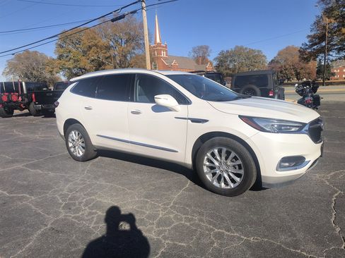 Used 2020 Buick Enclave Essence w/ Sound and Sites Package image 7