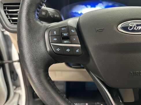 Used 2020 Ford Escape Titanium image 19