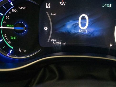 Used 2023 Chrysler Pacifica Limited FWD image 31