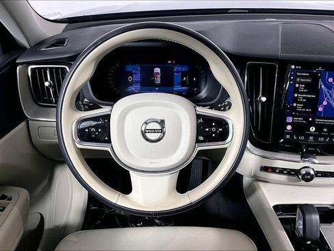 Used 2023 Volvo XC60 B5 Plus FWD image 5