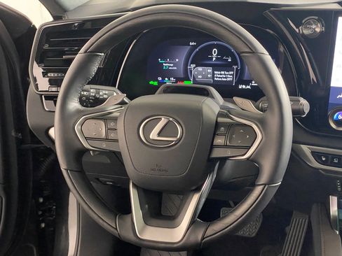 Used 2025 Lexus RX 450h AWD w/ Luxury Package image 17