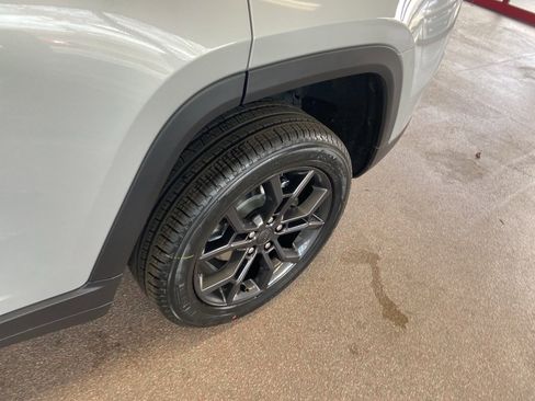 New 2025 Jeep Grand Cherokee Limited image 6