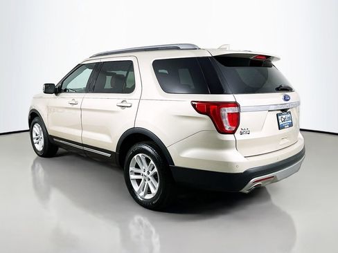 Used 2017 Ford Explorer XLT image 5