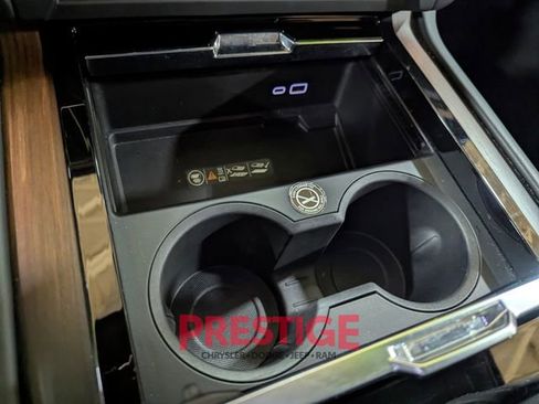 Used 2025 GMC Yukon XL Denali image 26