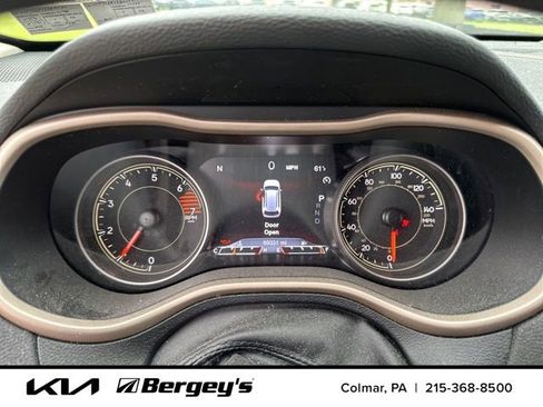 Used 2018 Jeep Cherokee Limited AWD/4WD image 6
