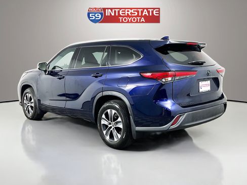 Used 2022 Toyota Highlander XLE image 5