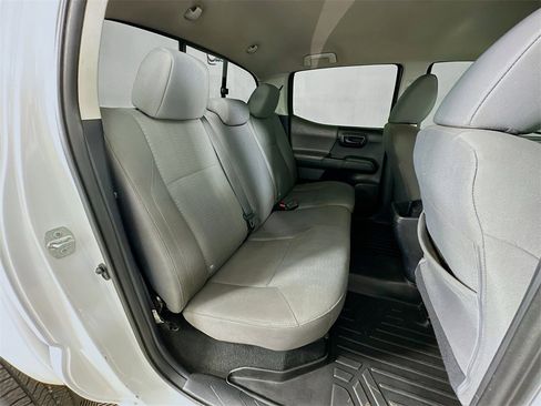 Used 2018 Toyota Tacoma SR image 29