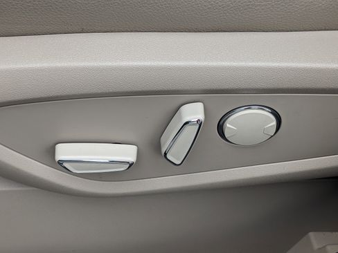 Used 2023 Lincoln Nautilus AWD w/ Premium Package image 18