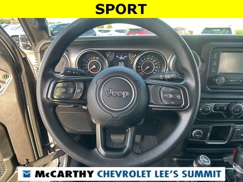 Used 2021 Jeep Gladiator Sport image 25