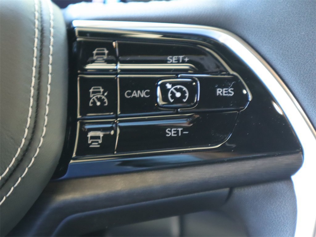 New 2023 Jeep Grand Cherokee Overland w/ Luxury Tech Group IV AWD/4WD image 10