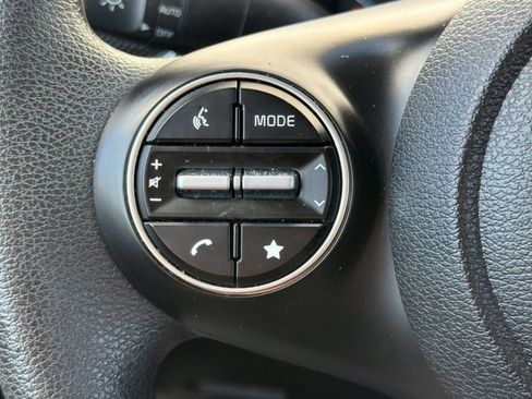 Used 2025 Kia Soul LX w/ LX Technology Package FWD image 17