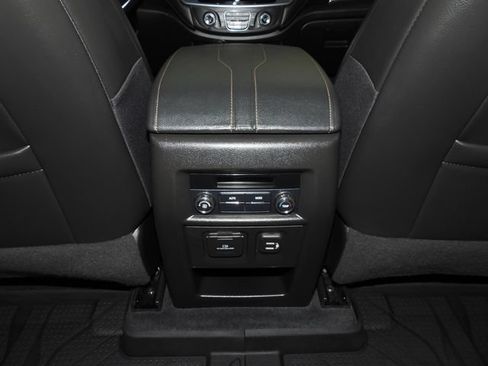 Used 2021 Chevrolet Traverse LT w/ LT Premium Package FWD image 36