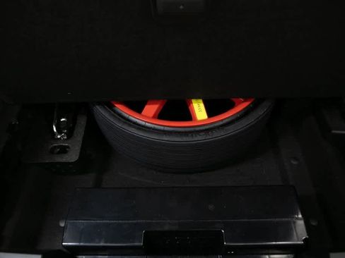 Used 2025 Porsche Macan image 17