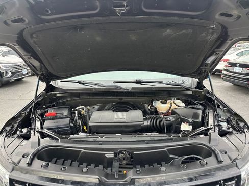 Used 2024 Chevrolet Suburban LT image 25