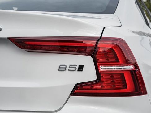 Used 2023 Volvo S60 B5 Plus w/ Climate Package image 6