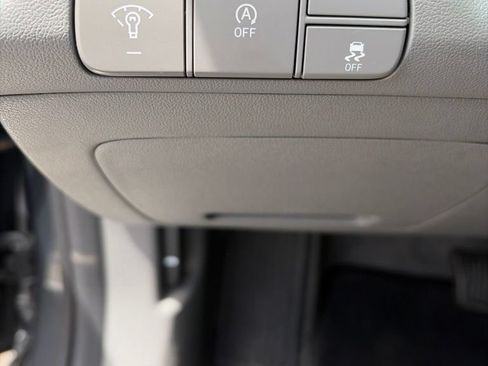 Used 2025 Hyundai Elantra SE FWD image 13