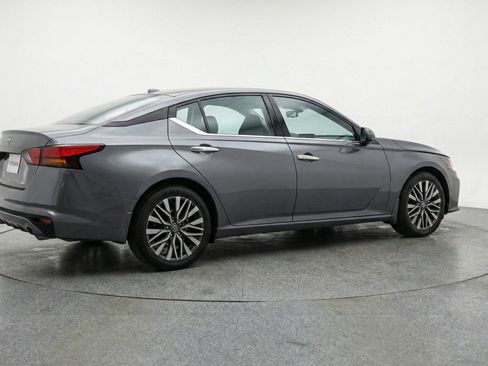 Used 2025 Nissan Altima 2.5 SV image 7
