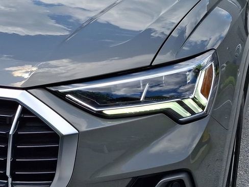 Certified 2025 Audi Q3 2.0T Premium w/ Convenience Package AWD/4WD image 9