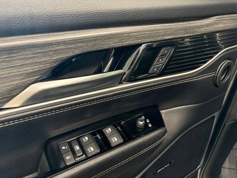 Used 2024 Jeep Wagoneer L Series III w/ Flexible Seating Group AWD/4WD image 22