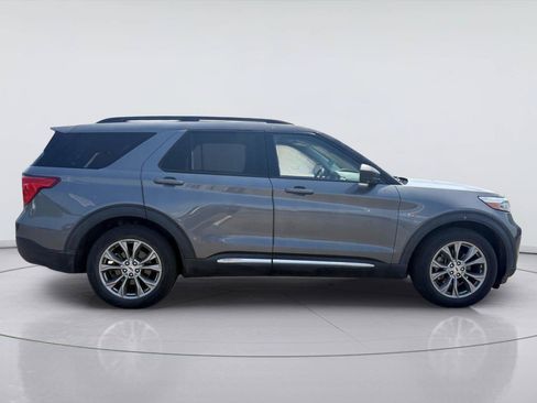 Used 2022 Ford Explorer XLT w/ Equipment Group 202A RWD image 2