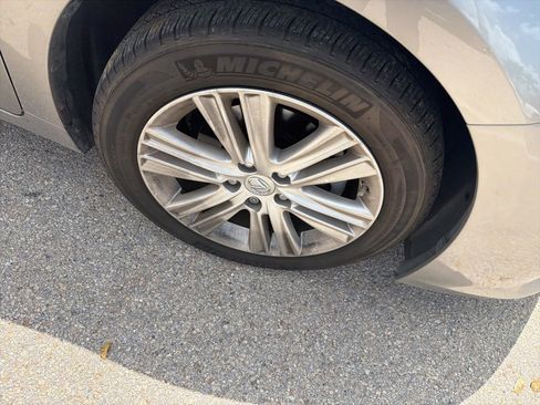 Used 2015 Lexus ES 350 w/ Premium Package image 10