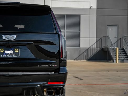 Used 2025 Cadillac Escalade V image 12